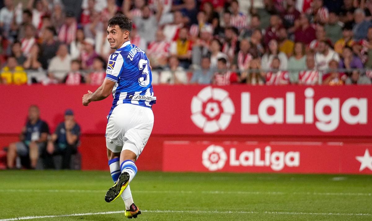 Zubimendi festeja un gol ante el Girona