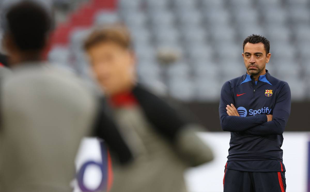 Xavi dirige un entrenamiento del Barça