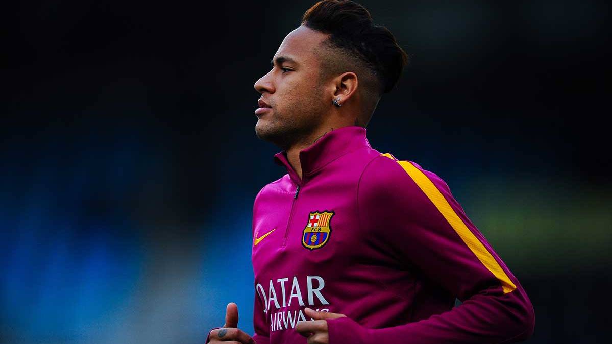 Neymar Jr calentando antes del partido ante la Real Sociedad