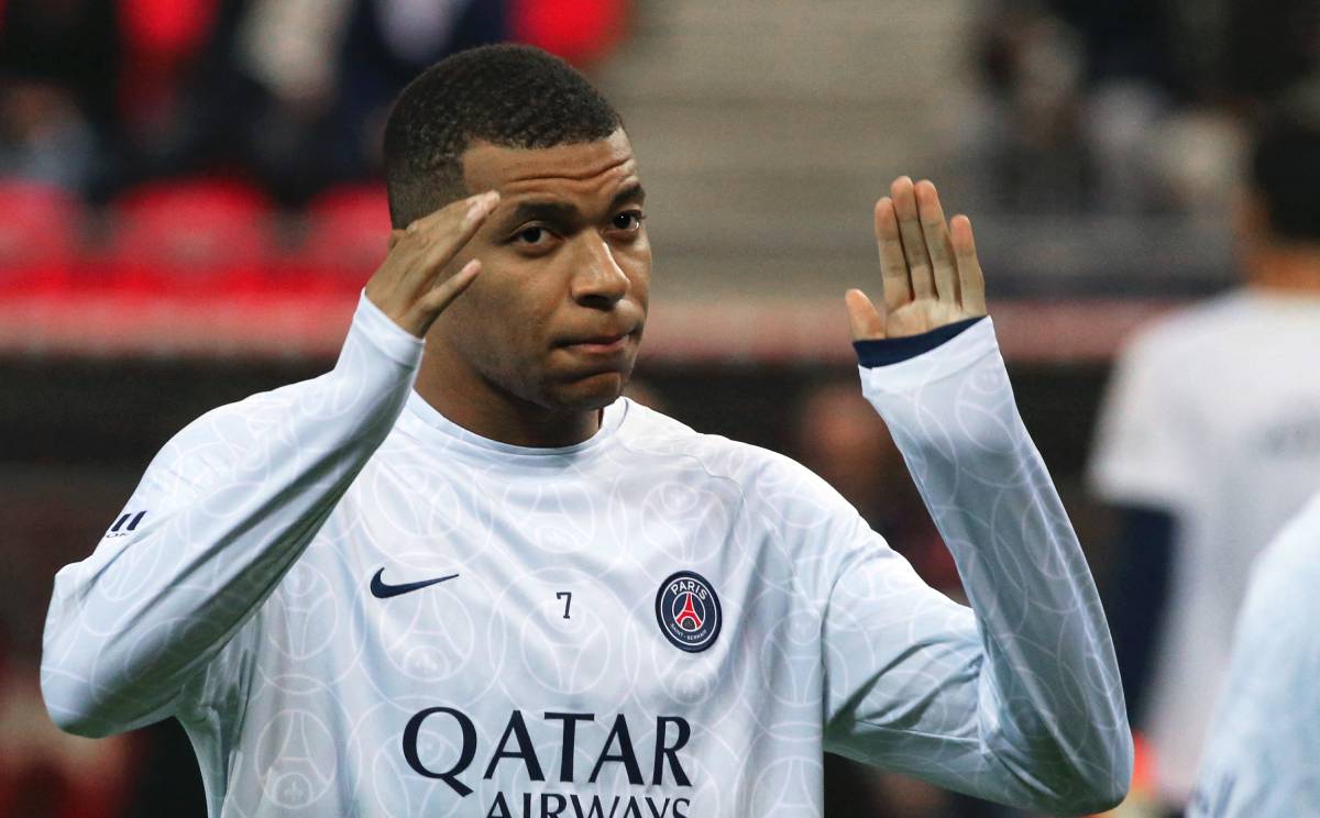 Mbappé warms with PSG