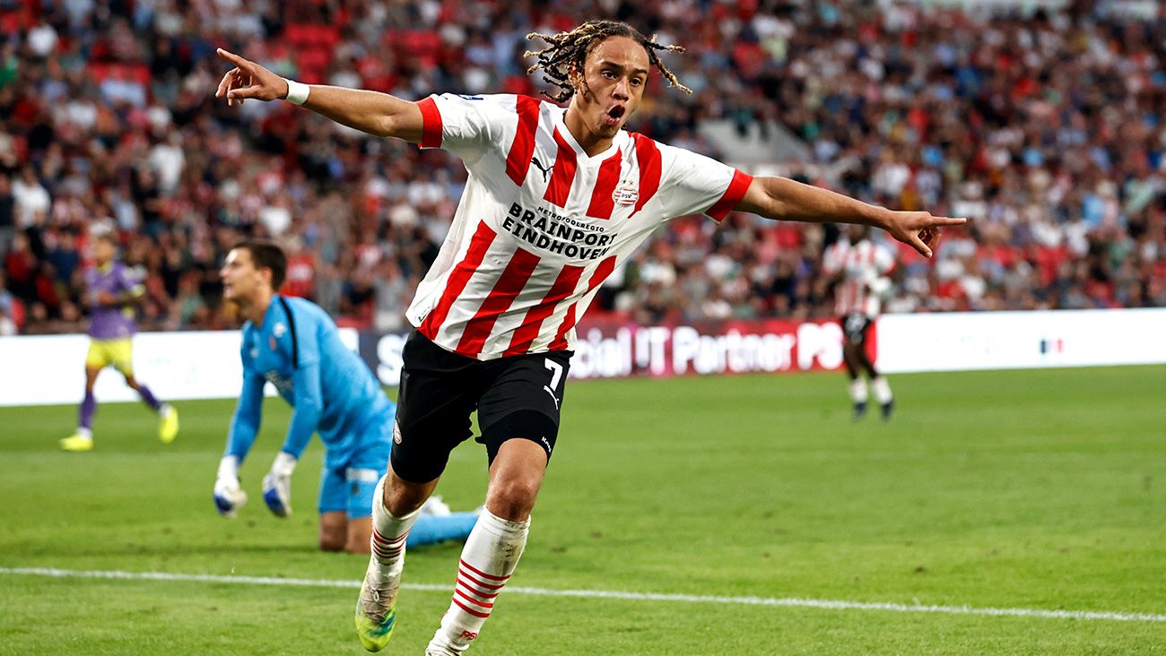 Xavi Simons, celebrando un gol con el PSV