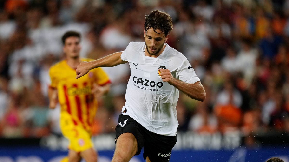 Nico González en un partido del Valencia