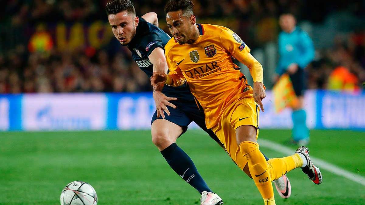 Saúl Ñiguez in front of Neymar, in the last FC Barcelona-Athletic of Madrid