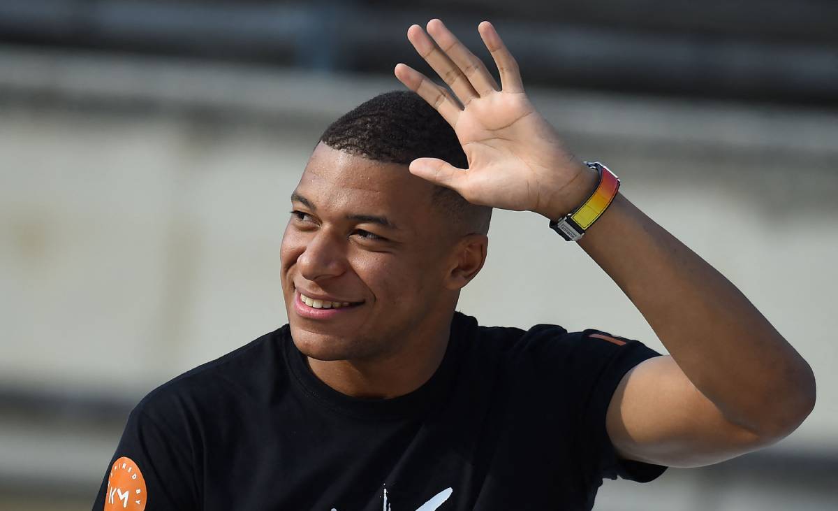 Kylian Mbappé looks on during "Les rencontres inspirantes"