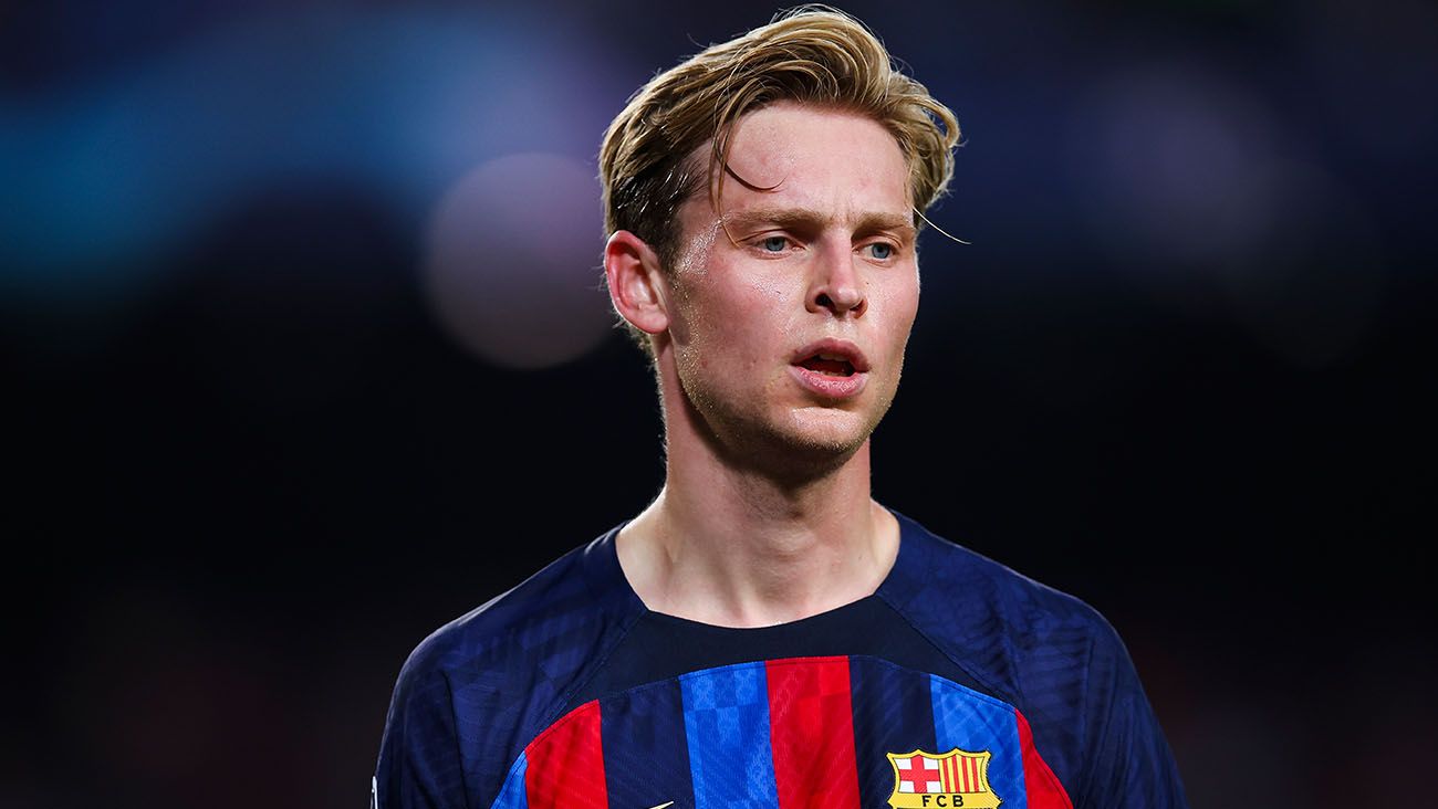 The big level of Frenkie of Jong puts to Xavi in front of an imp...
