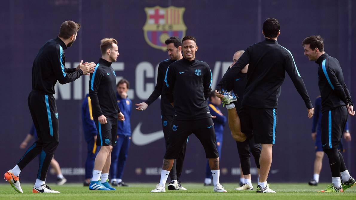The FC Barcelona, training before putting course to Madrid