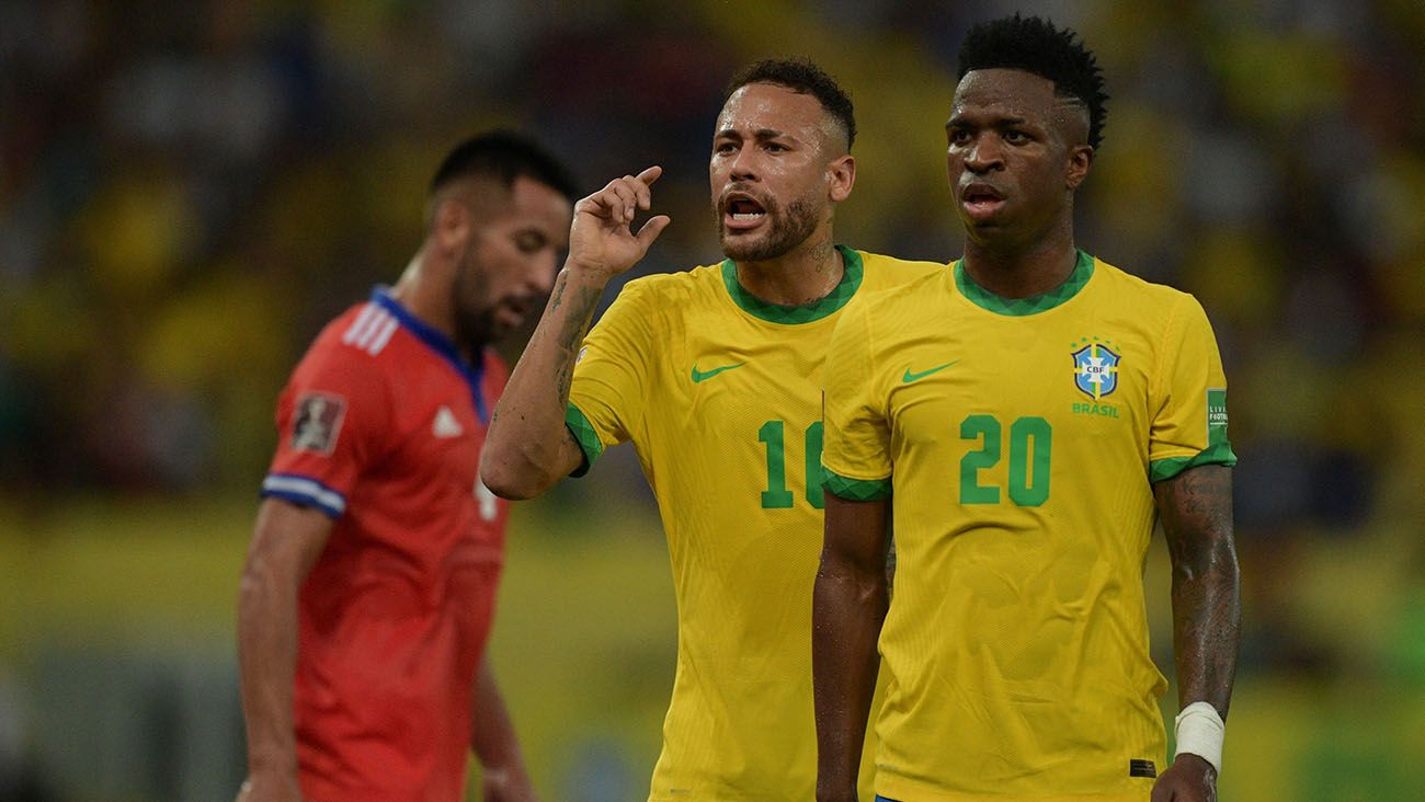 Neymar y Vinicius en un partido de eliminatorias con Brasil