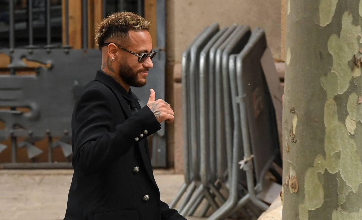 Neymar goes to a trial
