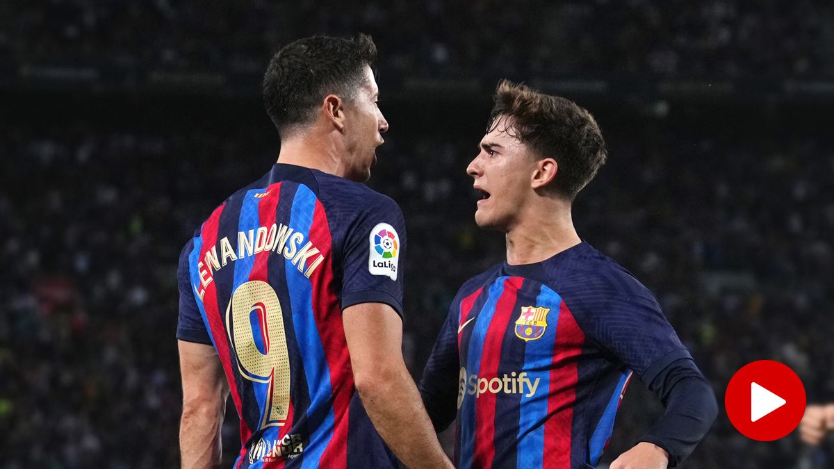 Gavi y Robert Lewandowski celebran un gol en LaLiga