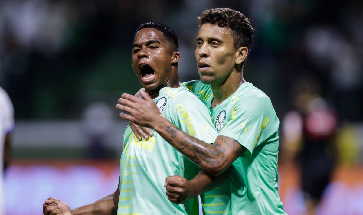 Endrick festeja un gol con el Palmeiras