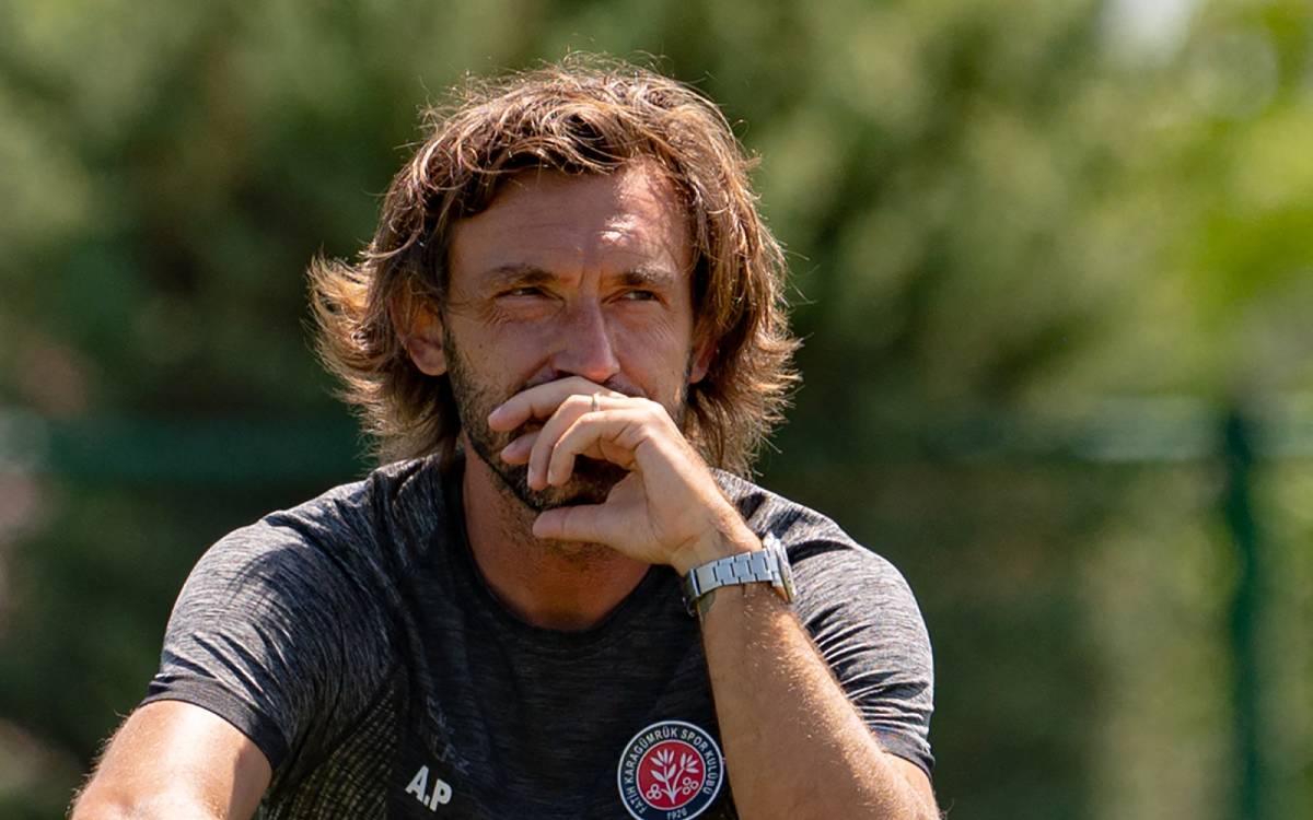 Pirlo dirige un entrenamiento del Fatih Karagümrük