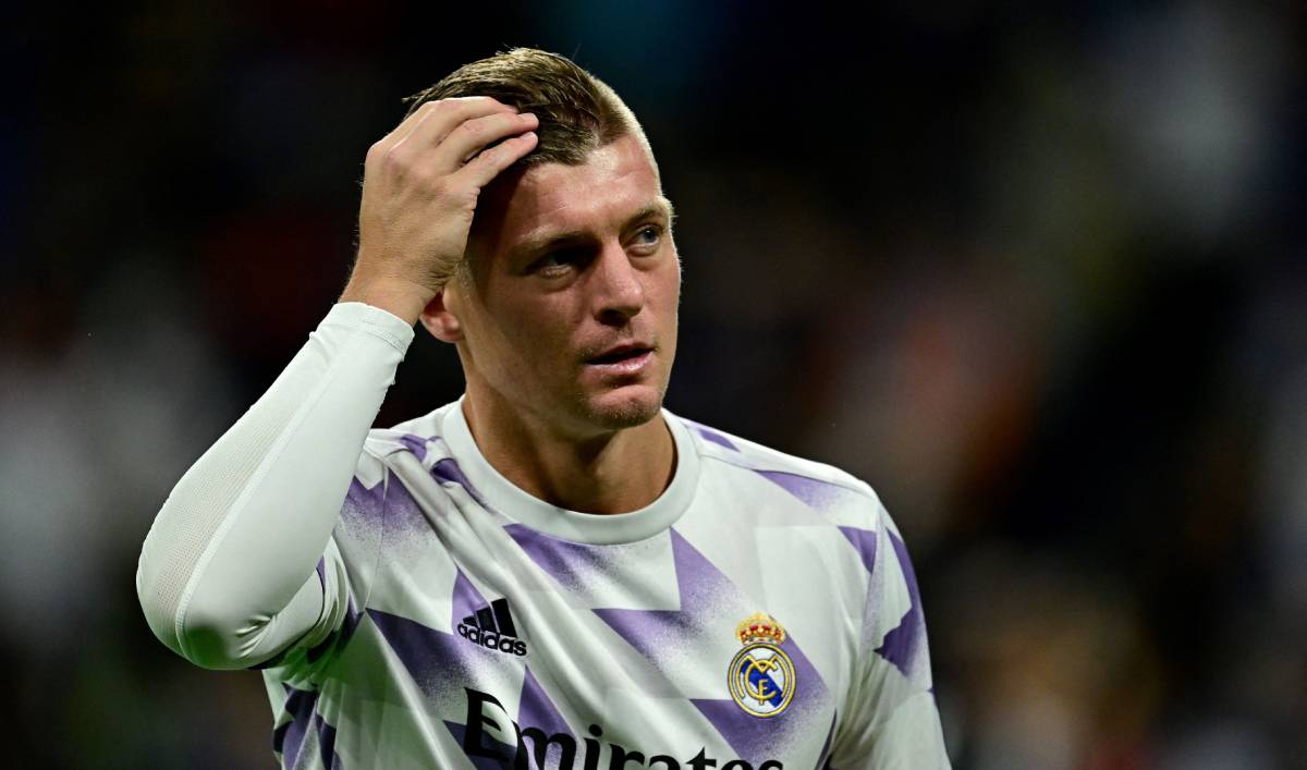 Kroos calienta con el Madrid