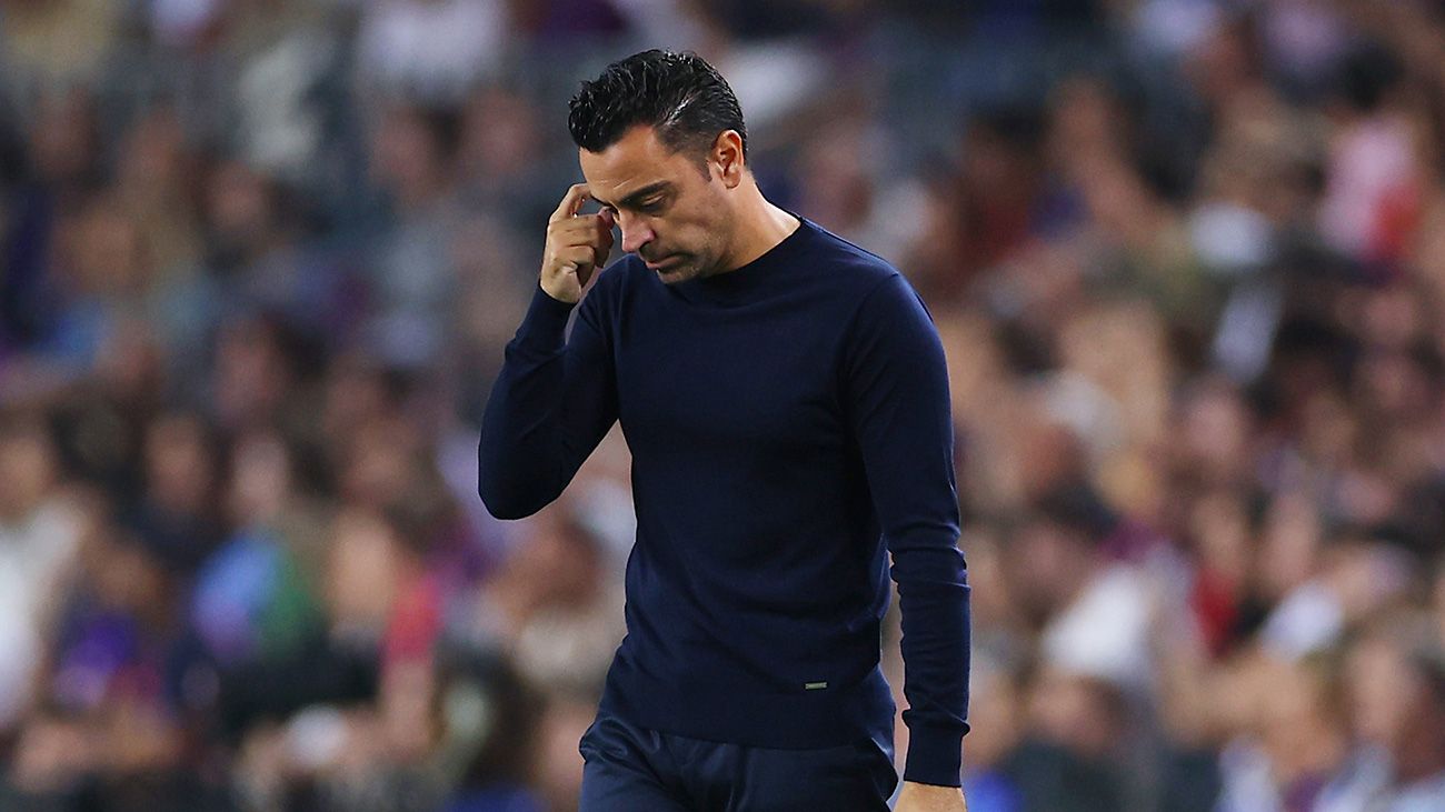 Xavi crestfallen in the sideline