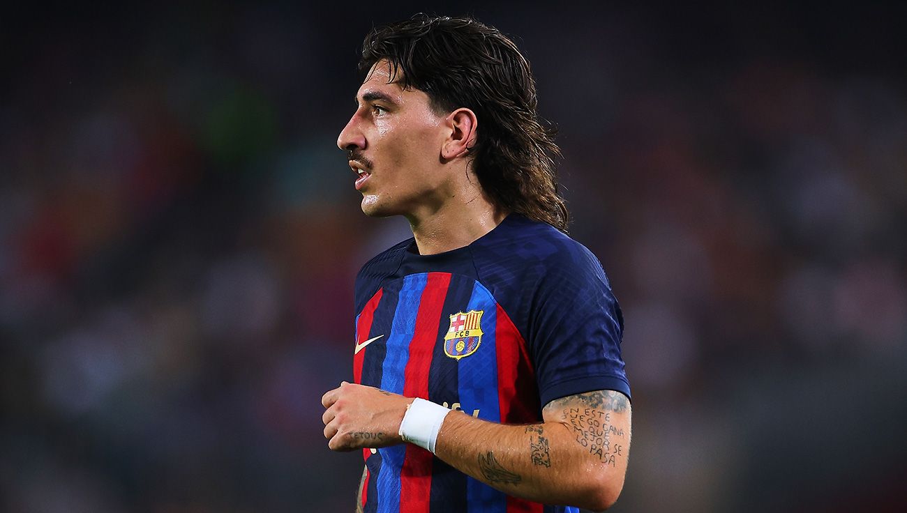 Héctor Bellerín en un partido con el FC Barcelona