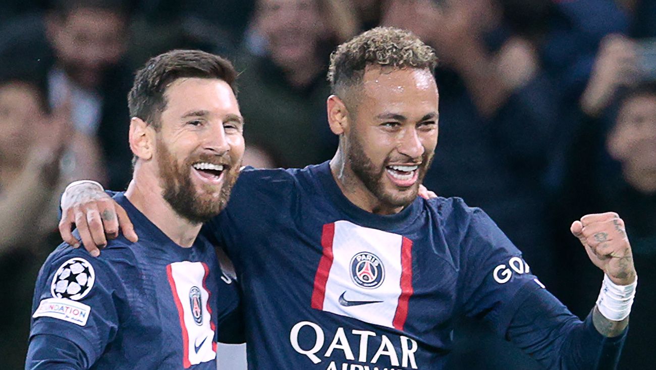 Messi and Neymar smiling