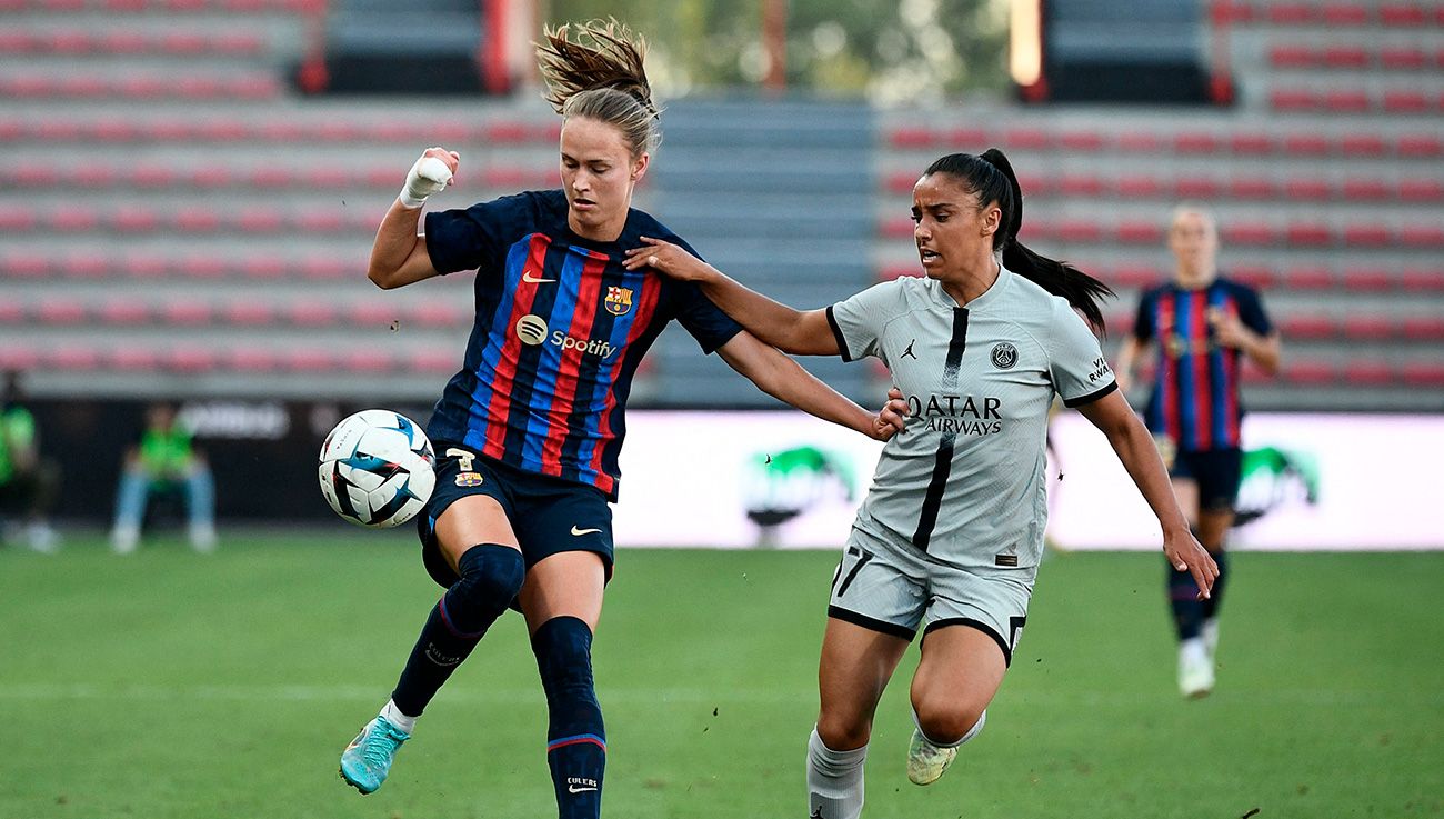 Caroline Graham durante un partido ante el PSG