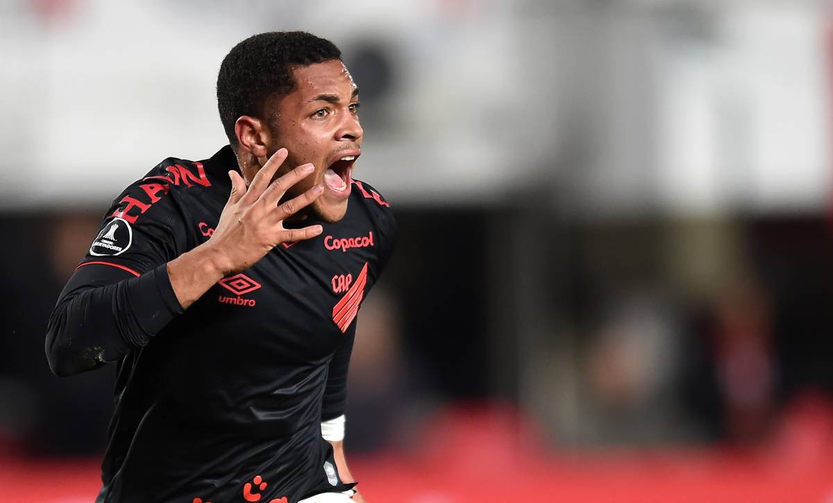 Vitor Roque celebrates after scoring v Estudiantes