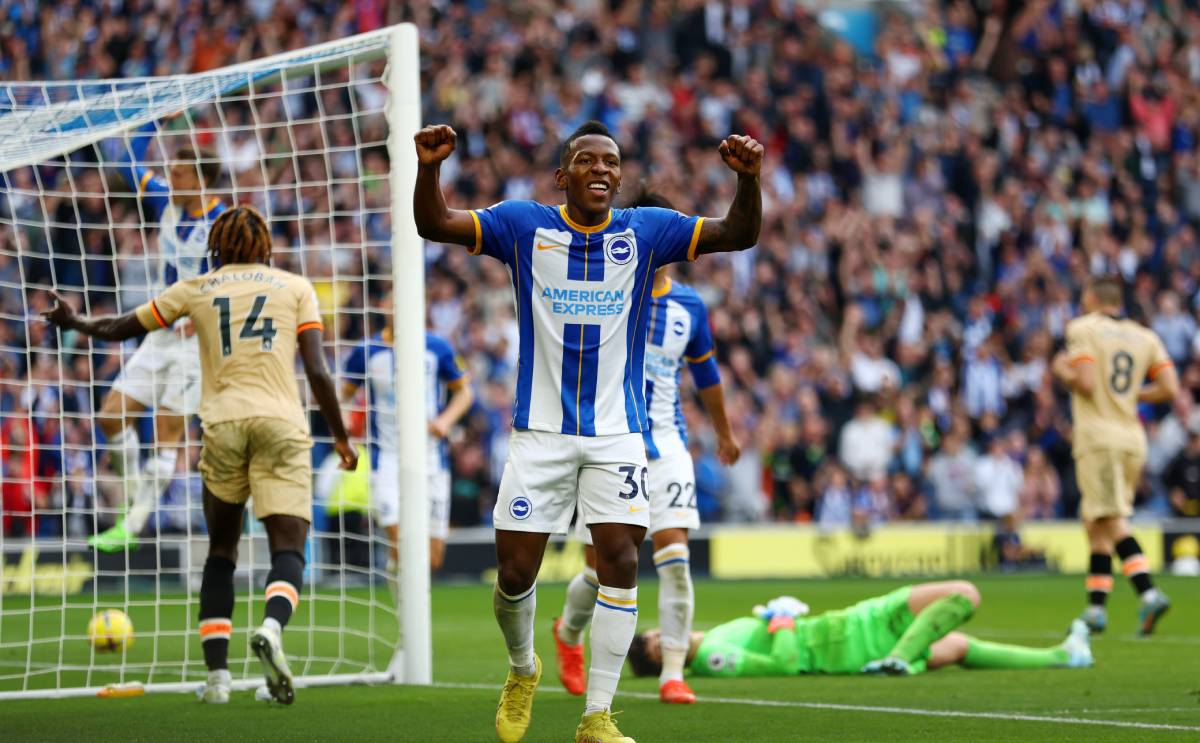 Estupiñán celebrates his goal v Chelsea