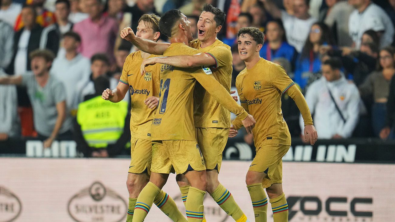 FC Barcelona players celebrate Lewandowski's goal against Valencia (0-1)