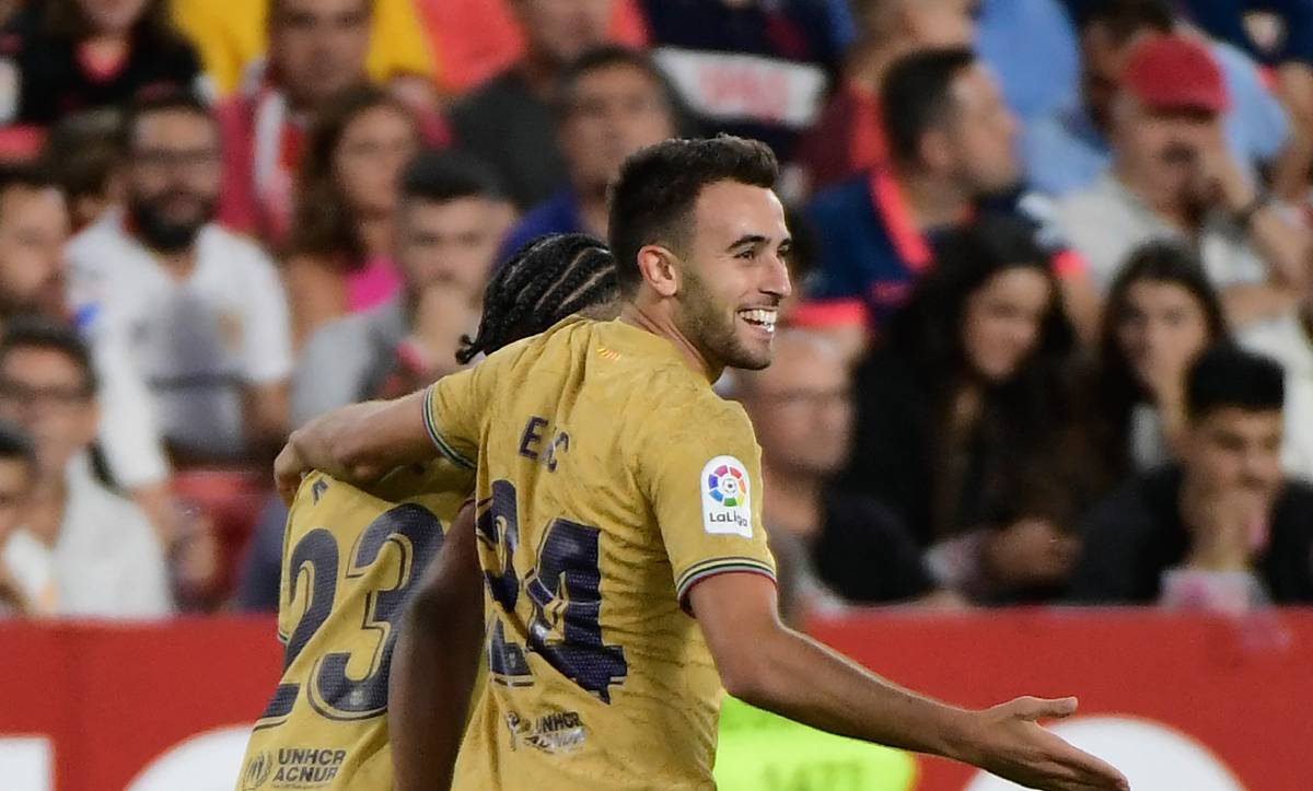 Koundé and Eric after a Barça goal