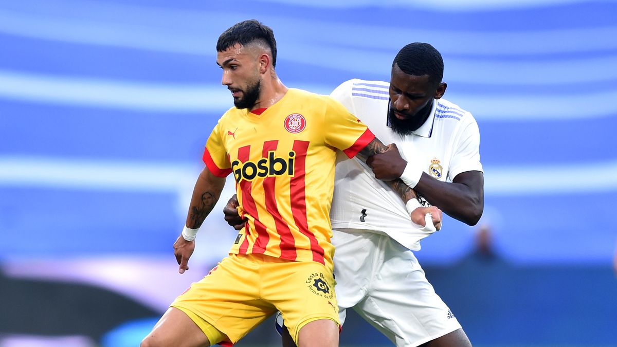 Valentin 'Taty' Castellanos y Rudiger en la pugna de un balón en el Madrid vs Girona