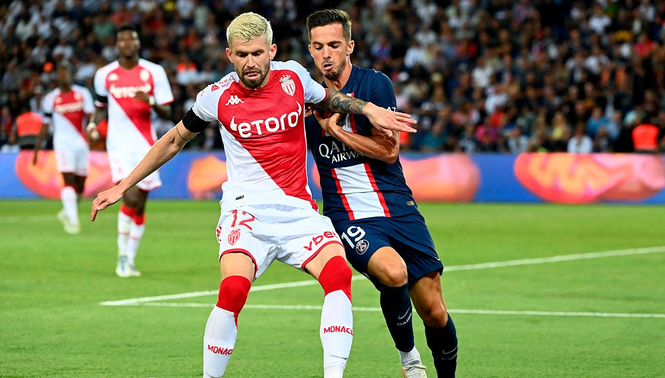 Caio Henrique y Pablo Sarabia durante un partido de Ligue 1