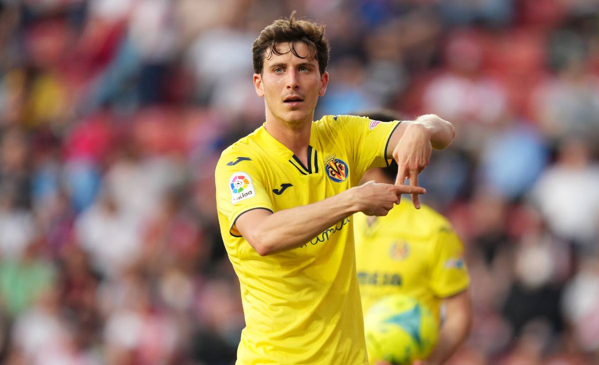 Pau Torres in a match v Rayo Vallecano