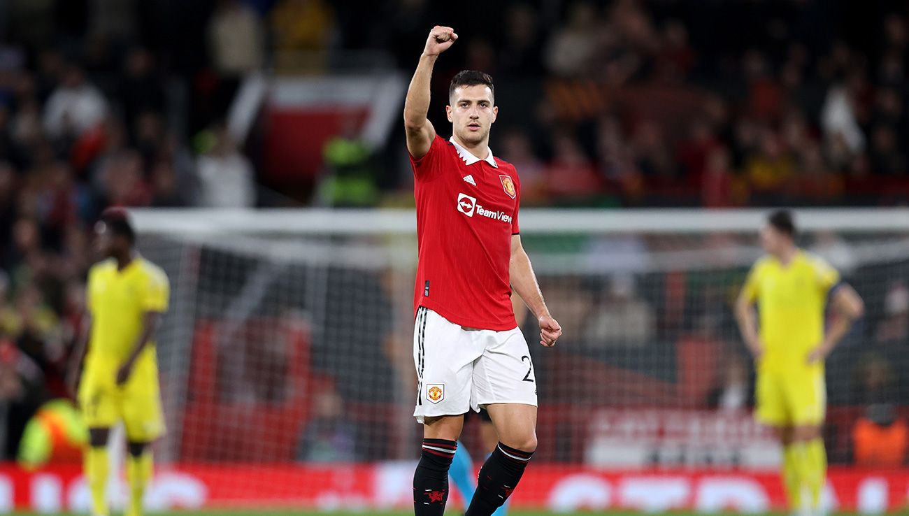 Diogo Dalot celebrando un gol con el Manchester United