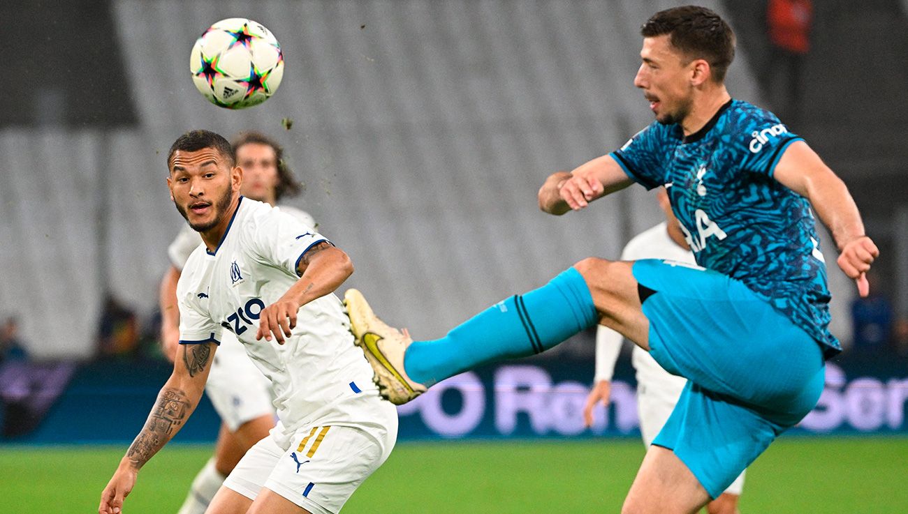 Clément Lenglet durante un partido con el Tottenham