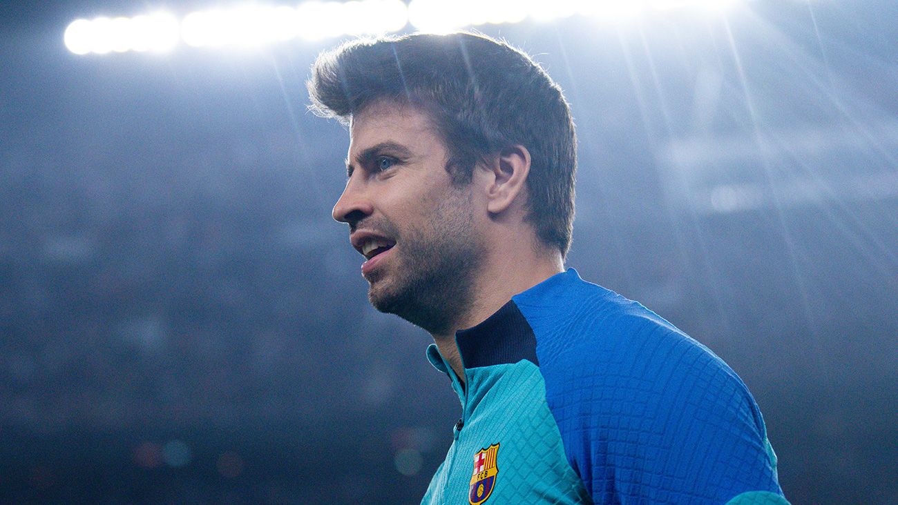 Gerard Piqué warming up