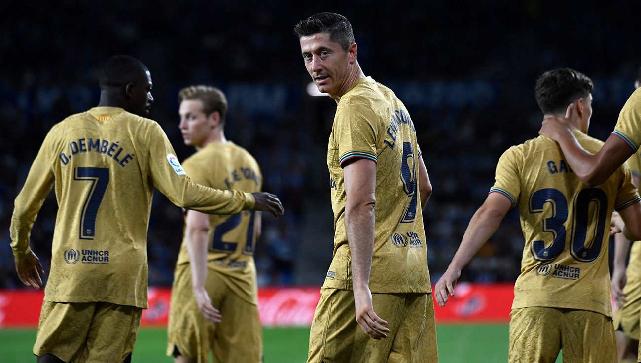 Robert Lewandowski celebra un gol junto a sus compañeros