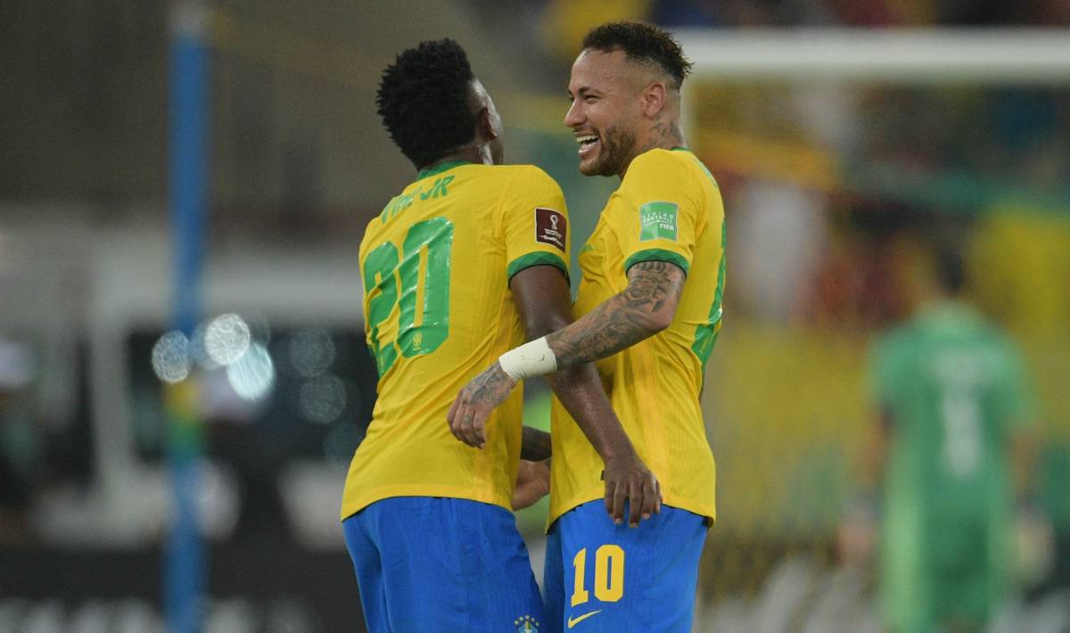 Neymar and Vinícius in a match v Chile