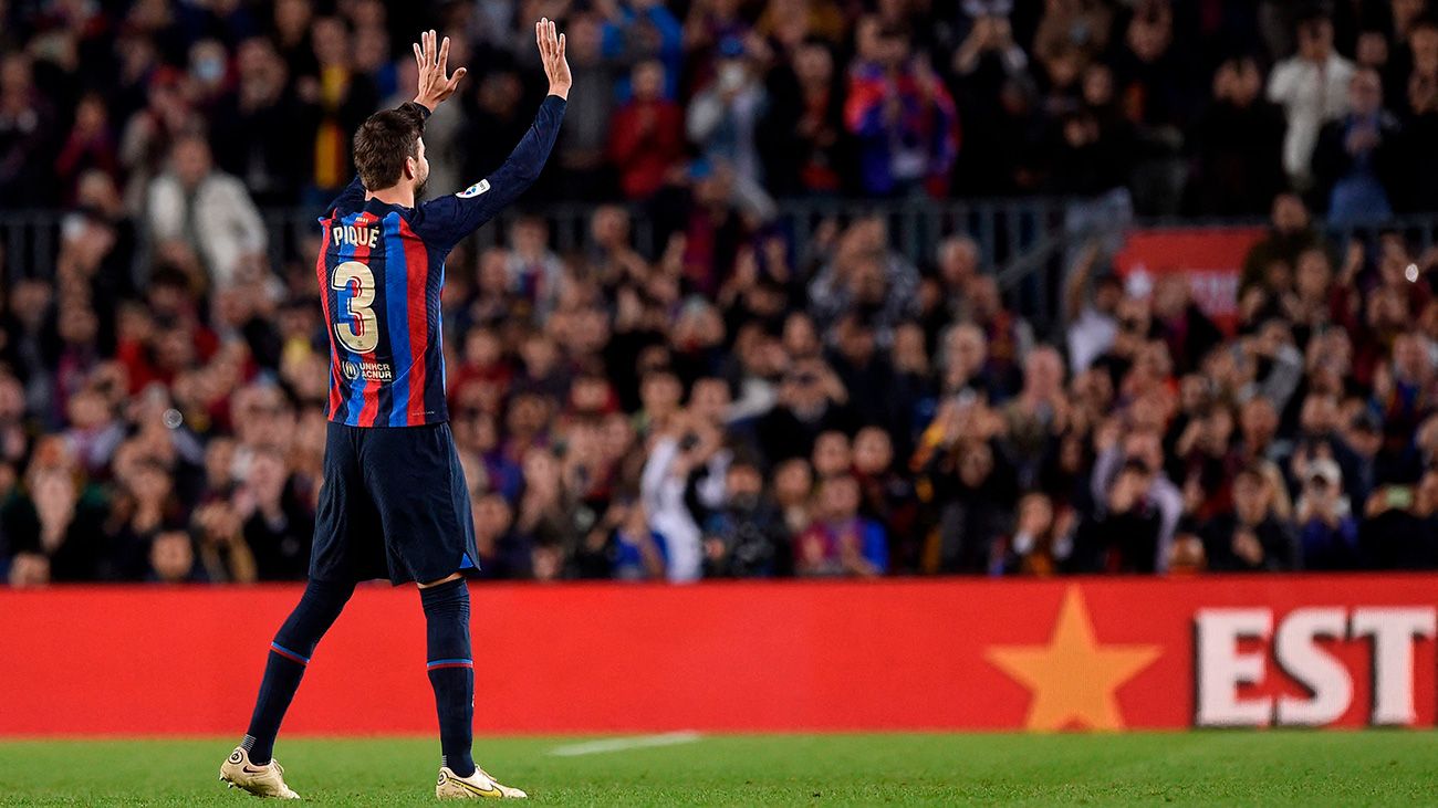 Piqué waving to the stands