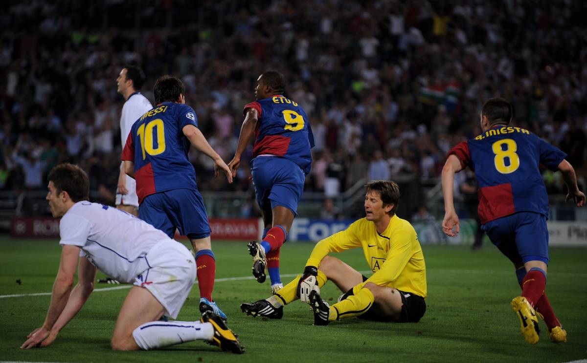 Samuel Eto'o festeja el gol del 1-0 en Roma