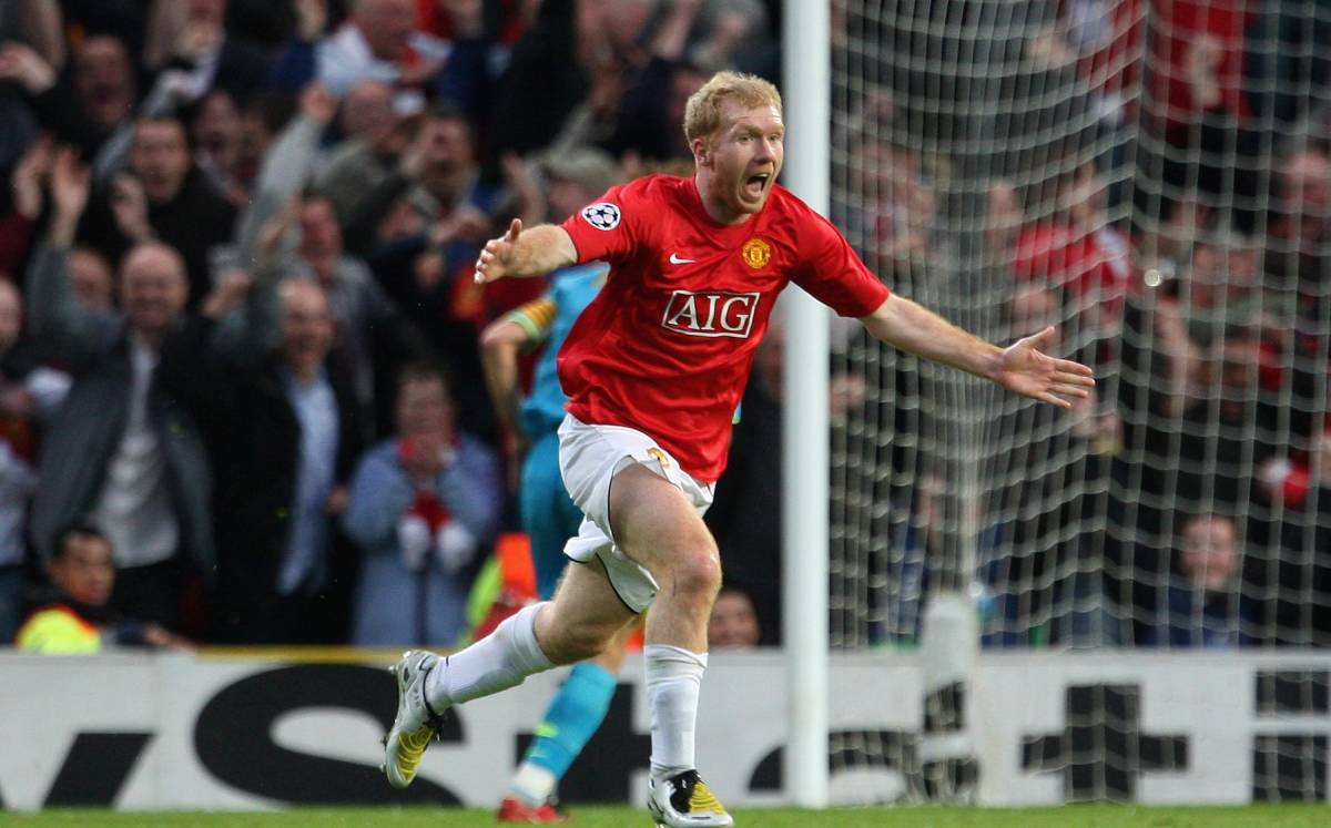 Paul Scholes celebra su gol ante el Barça
