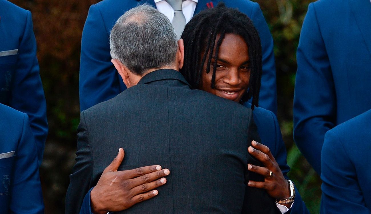 Renato Sanches recibió el Golden Boy 2016 después de ganar la Eurocopa con Portugal