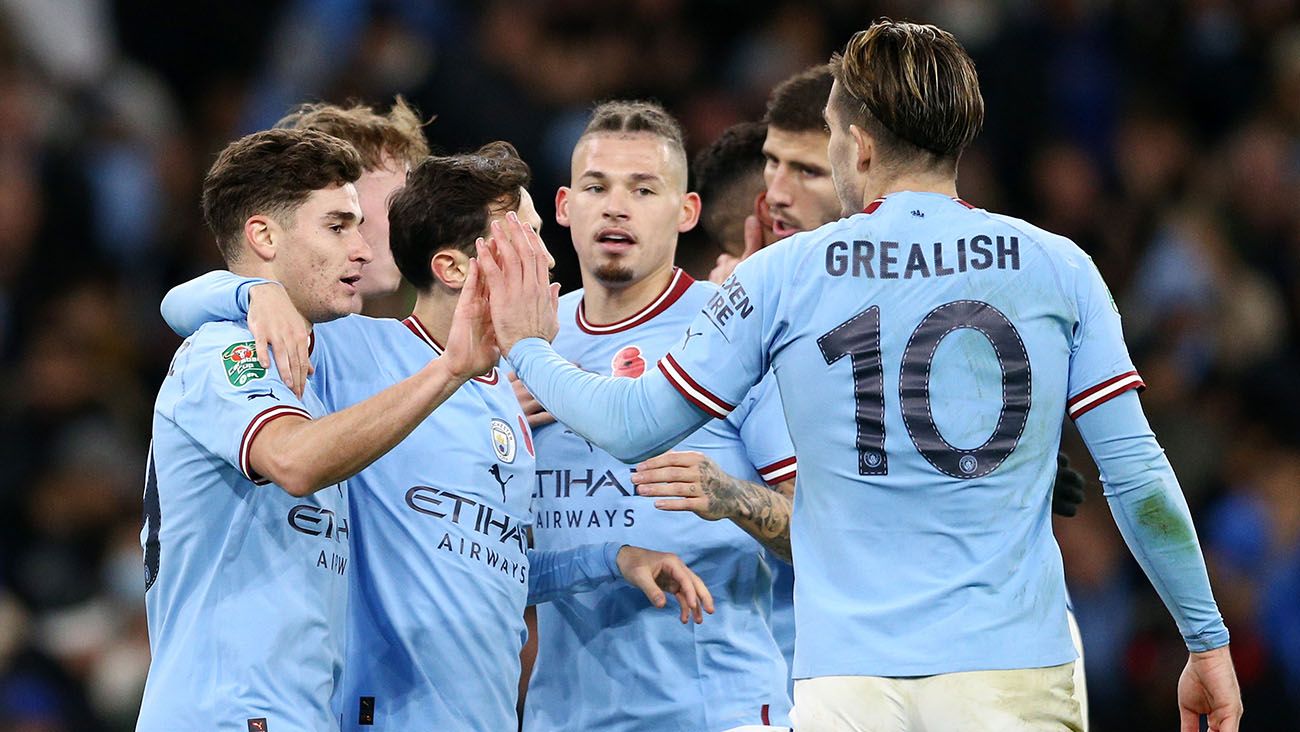 Manchester City players celebrate one of the goals against Chelsea (2-0)