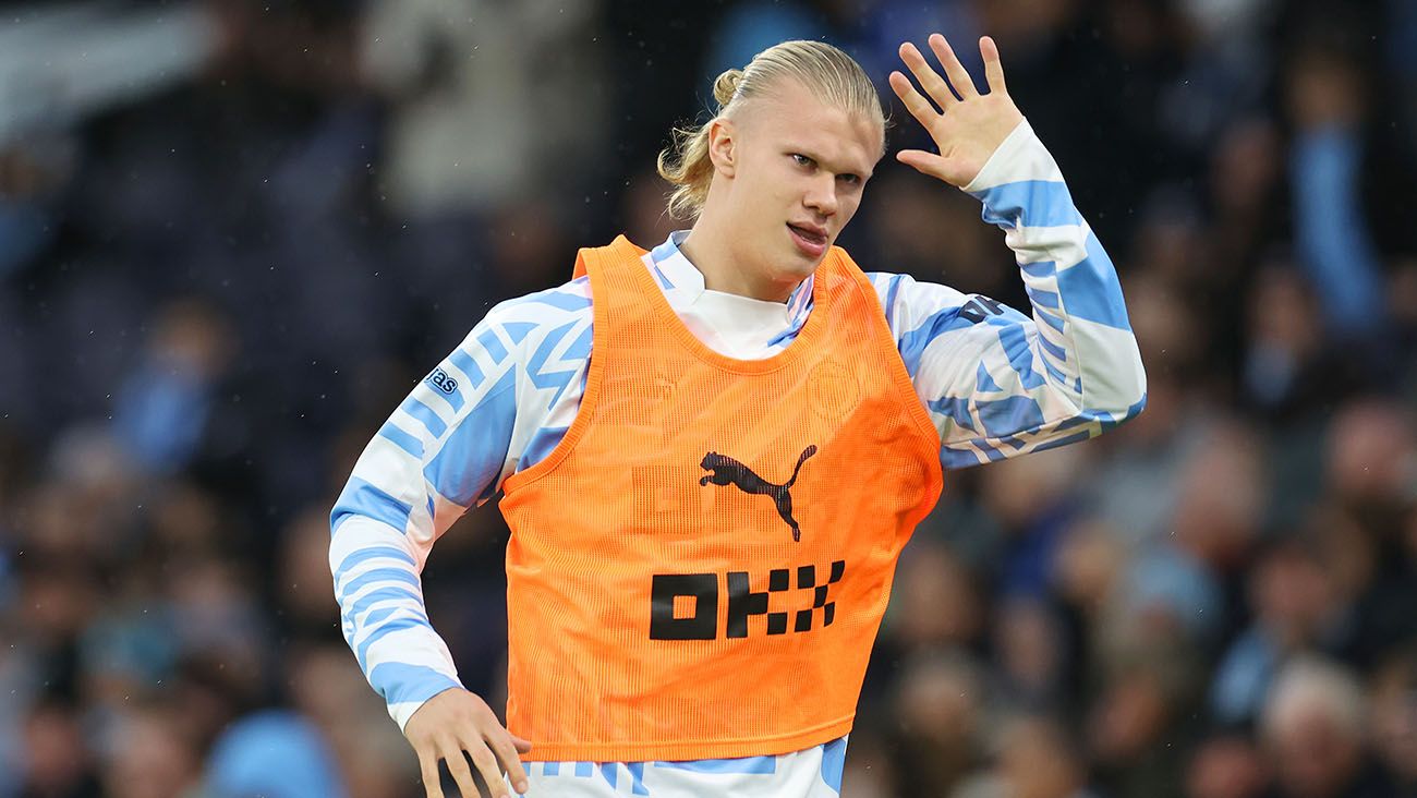 Erling Haaland en un calentamiento con el Manchester City