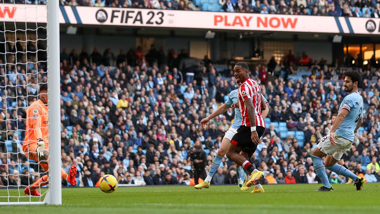 Ivan Toney marcó los dos tantos del Brentford ante el City (1-2)