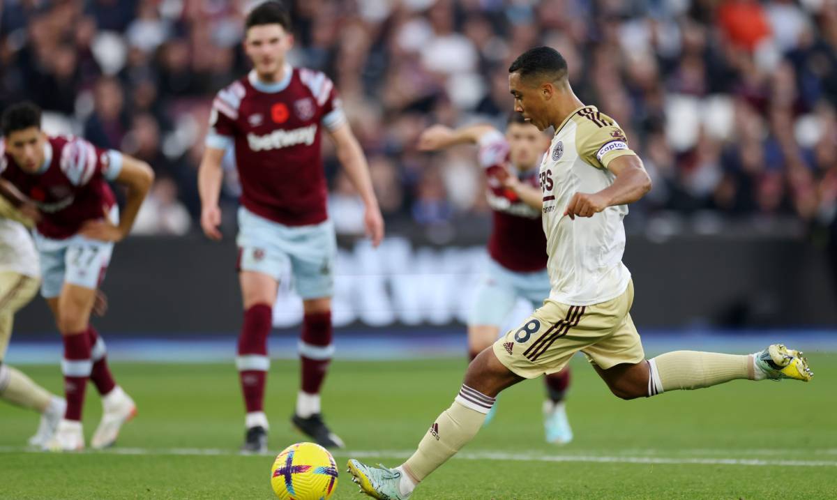 Tielemans misses the penalty during the  match v West Ham United