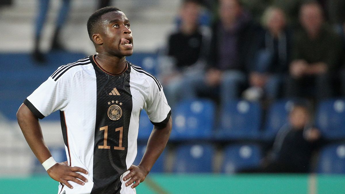Youssoufa Moukoko (17 años): Es el delantero de moda en la Bundesliga y vive su primera gran oportunidad con Alemania
