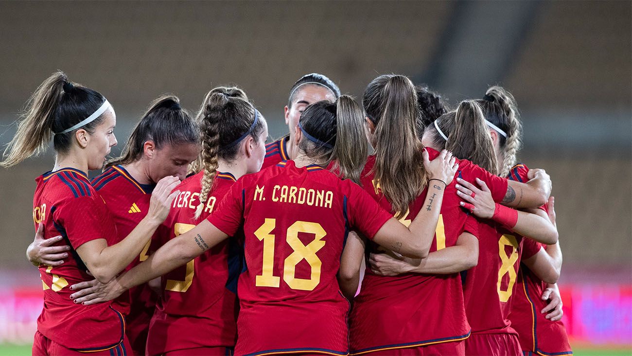 Players of the Spanish Women's National Team celebrate the victory against Japan (1-0)