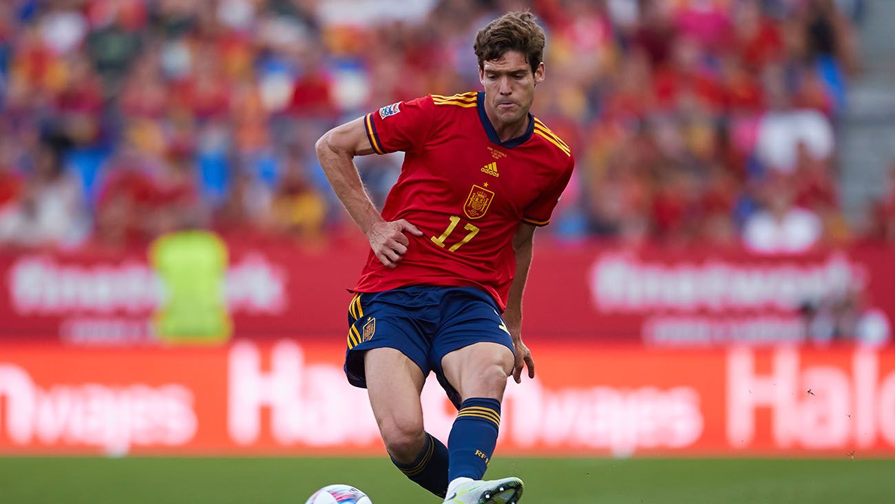Marcos Alonso en un partido con España