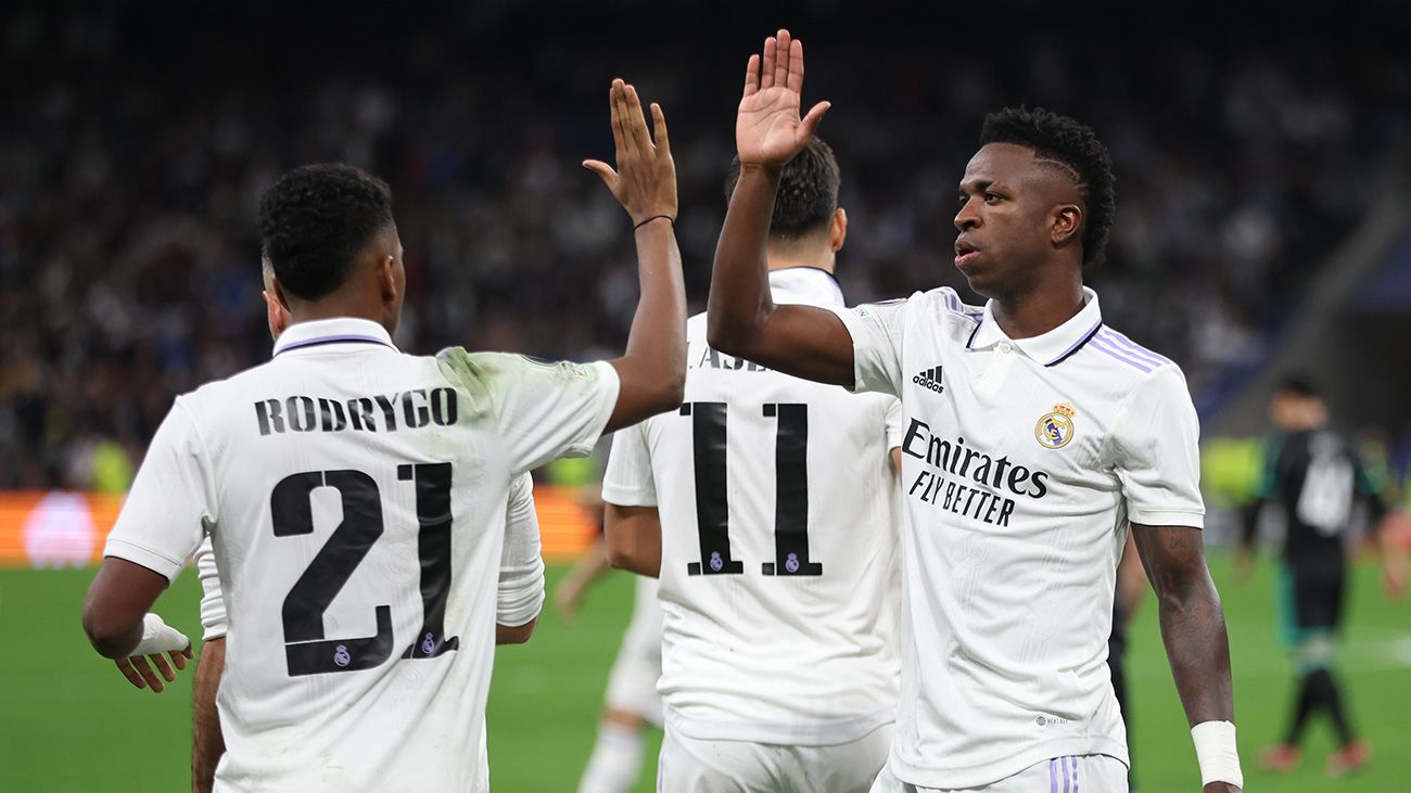 Rodrygo y Vinicius chocando los cinco