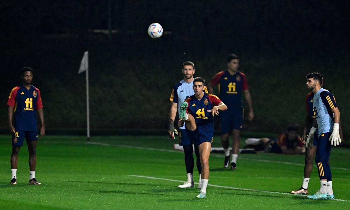 Ferran Torres trains with the spanish national team