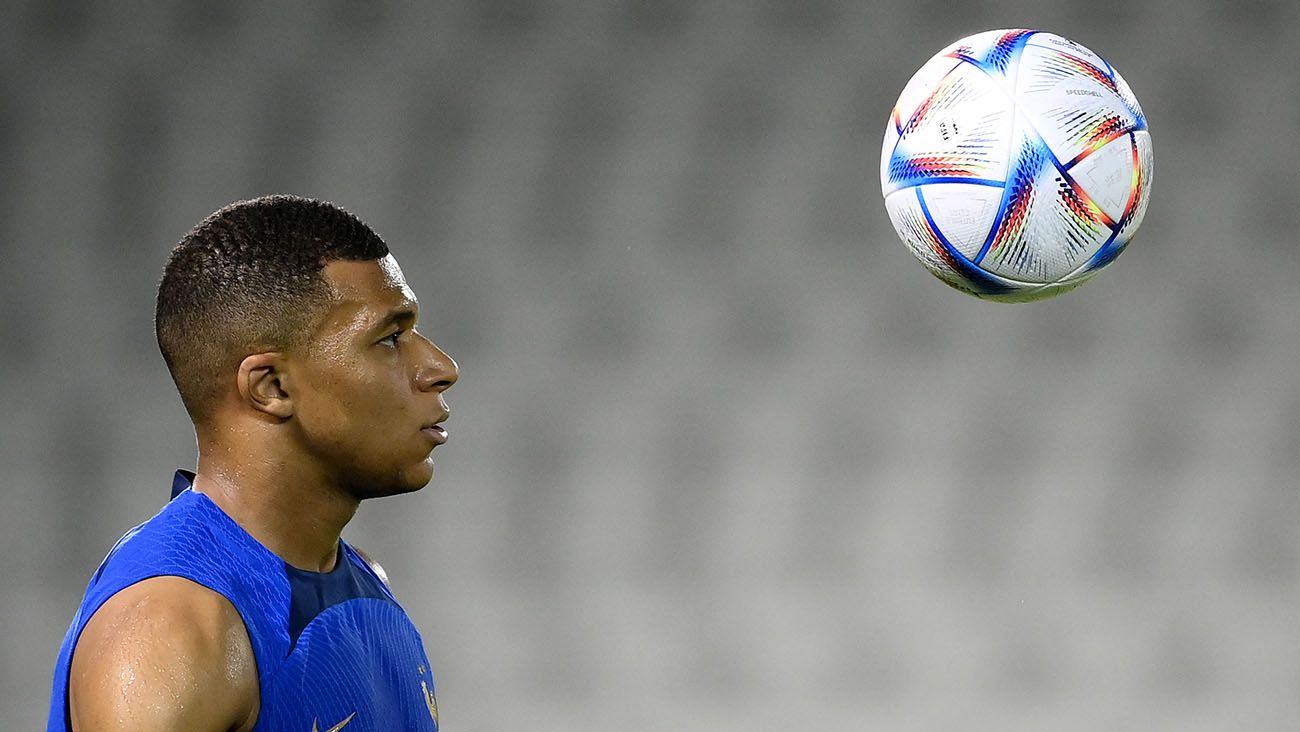 Kylian Mbappé in training with France