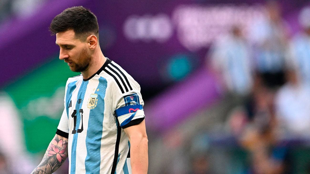 Lionel Messi crestfallen after the defeat of Argentina