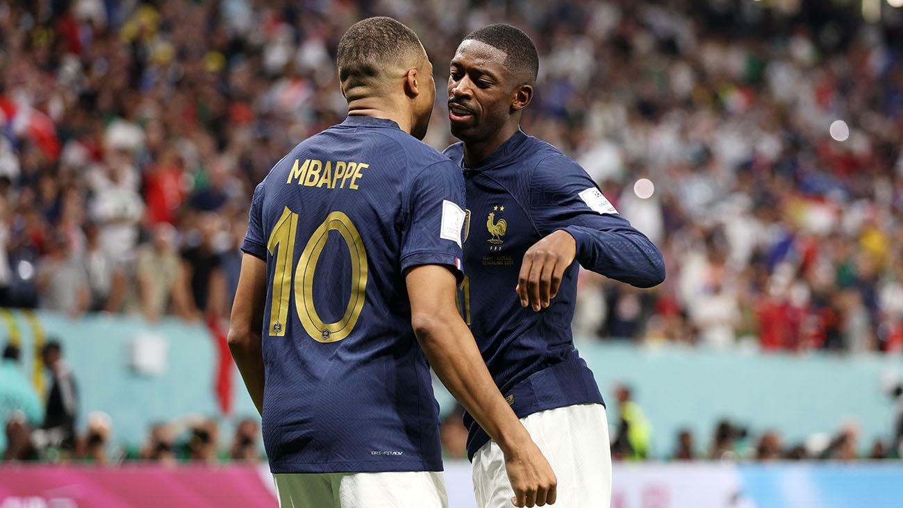 Kylian Mbappé y Ousmane Dembélé festejan uno de los goles ante Australia (2-1)
