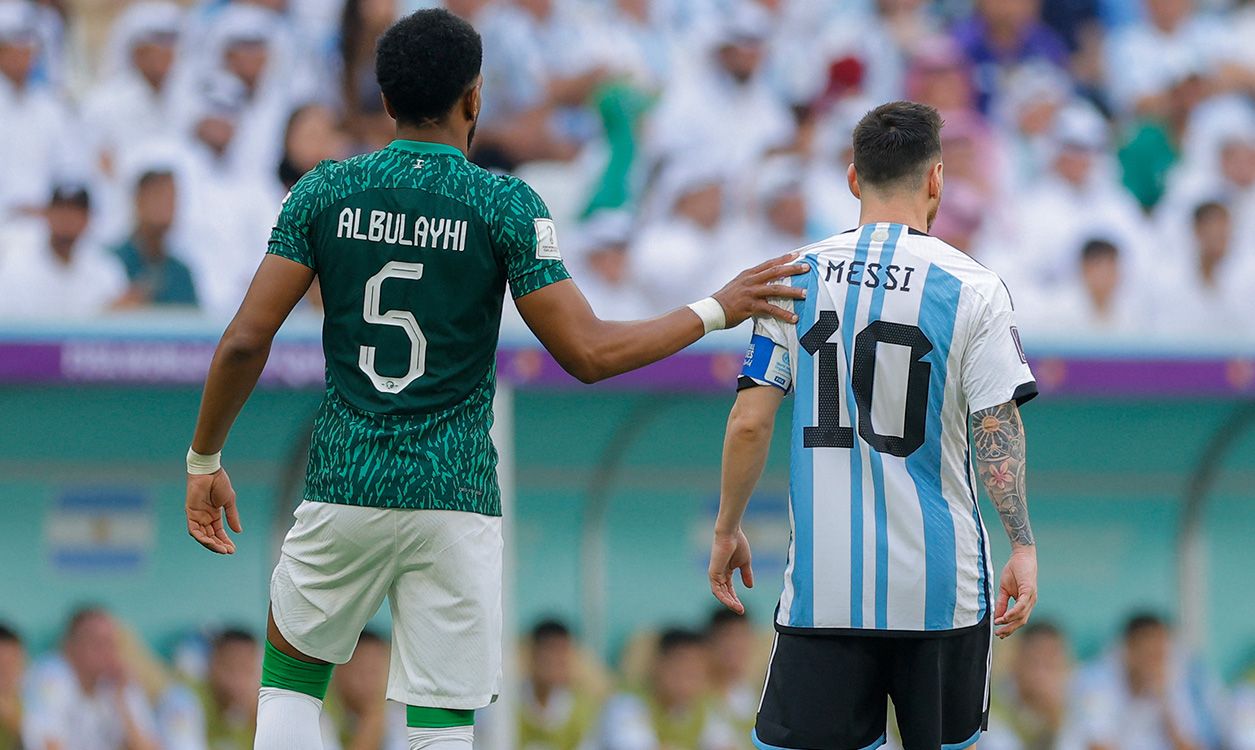 Ali Albulayhi y Leo Messi en el Mundial