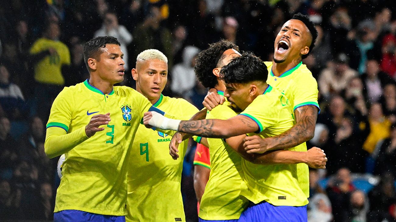 Los jugadores de Brasil celebrando
